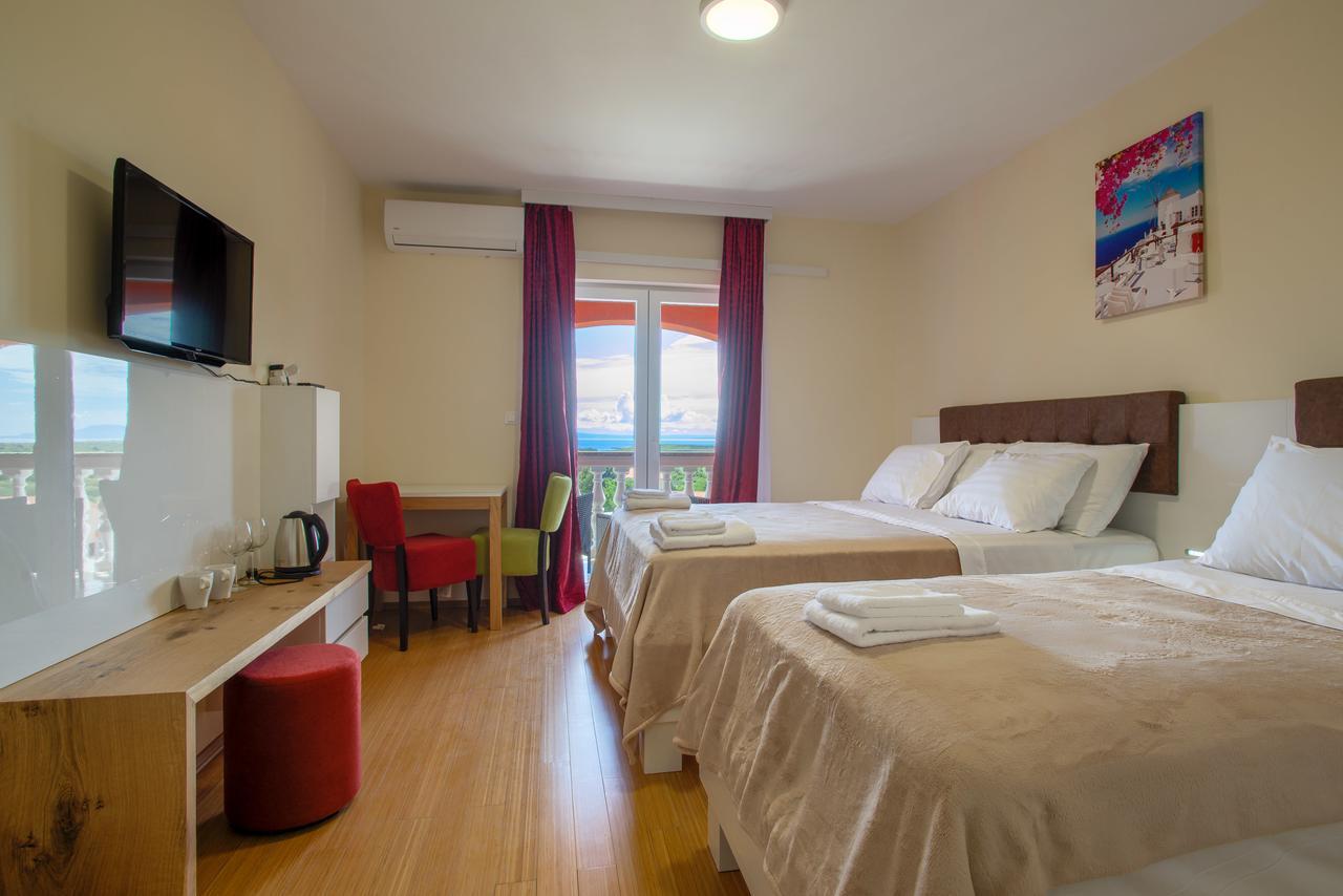 Hotel Livadic & Restaurant Ližnjan Dış mekan fotoğraf