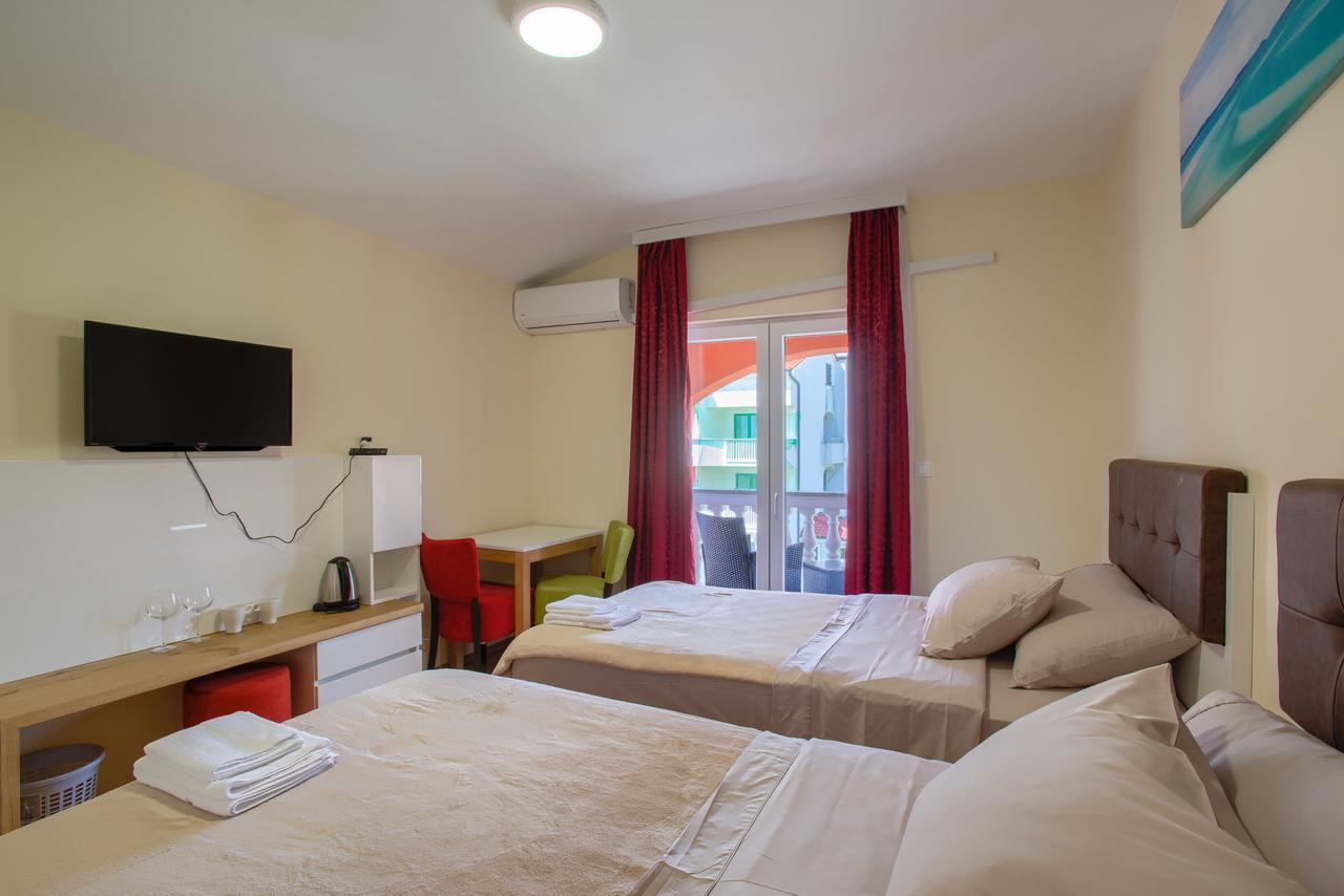Hotel Livadic & Restaurant Ližnjan Dış mekan fotoğraf