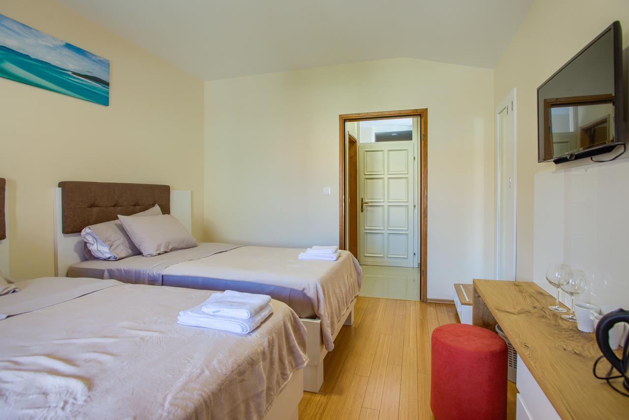 Hotel Livadic & Restaurant Ližnjan Dış mekan fotoğraf