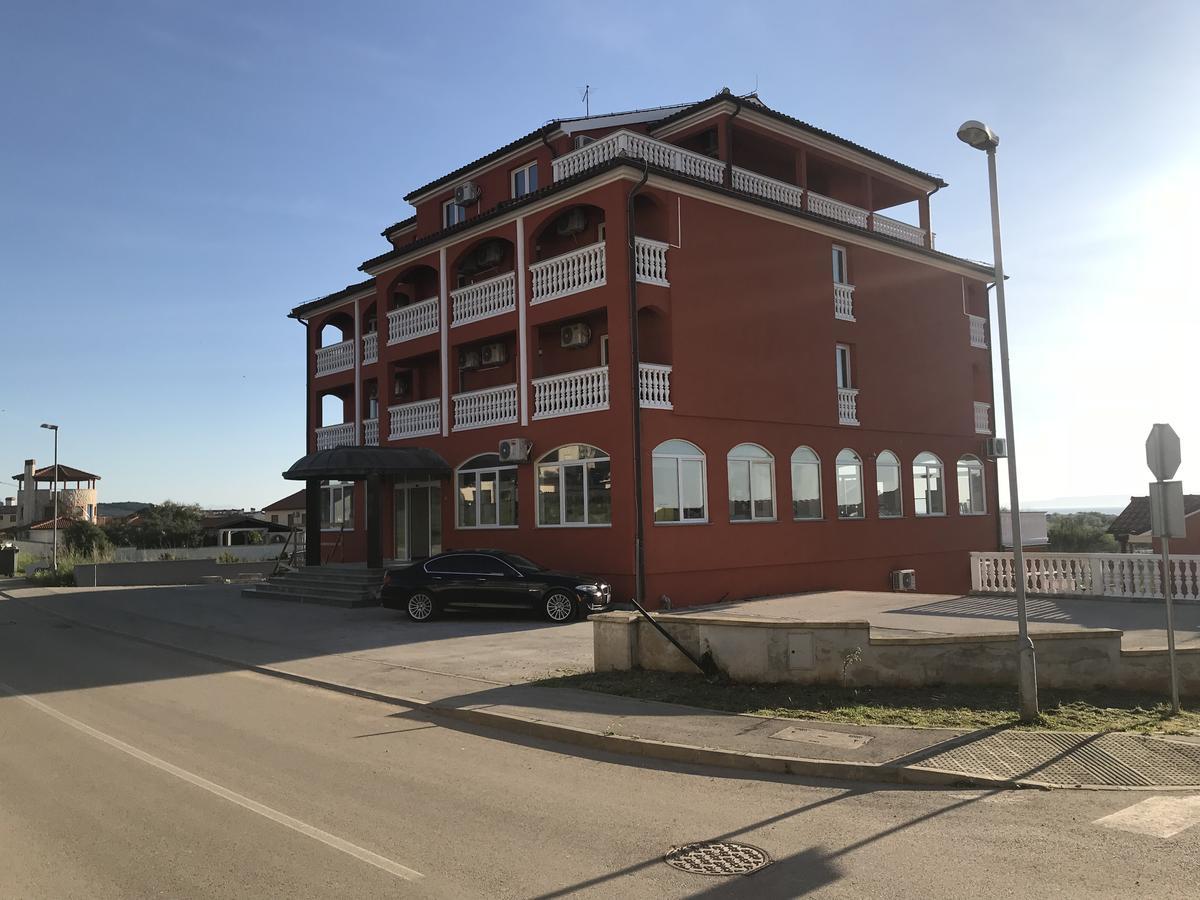 Hotel Livadic & Restaurant Ližnjan Dış mekan fotoğraf