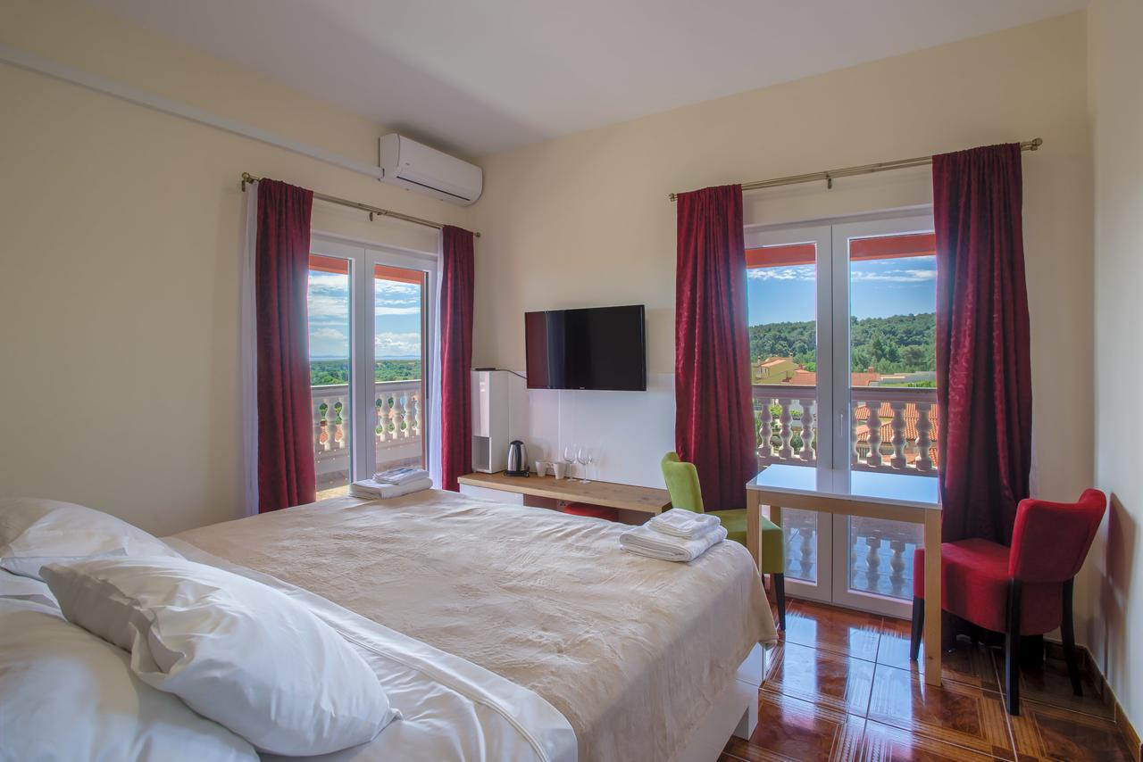 Hotel Livadic & Restaurant Ližnjan Dış mekan fotoğraf