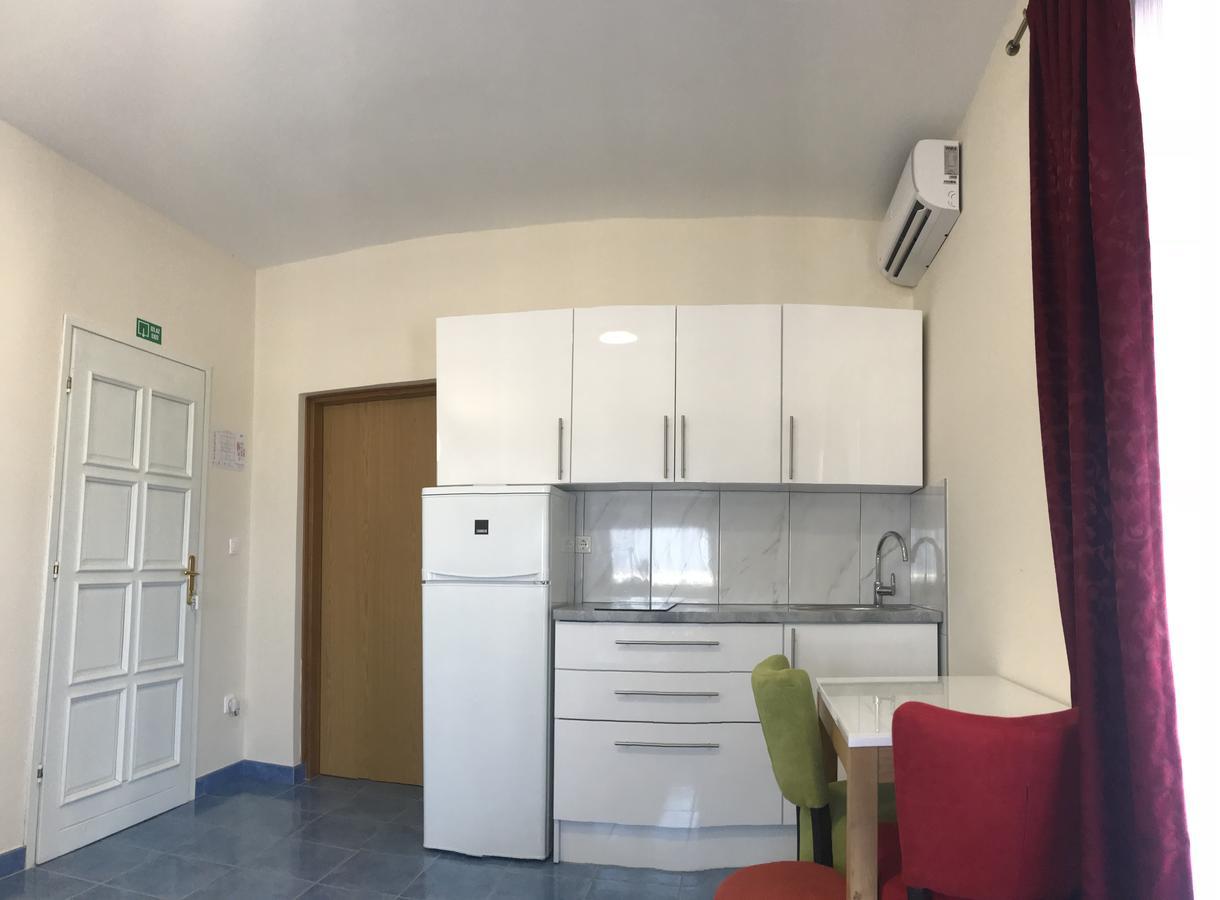 Hotel Livadic & Restaurant Ližnjan Dış mekan fotoğraf
