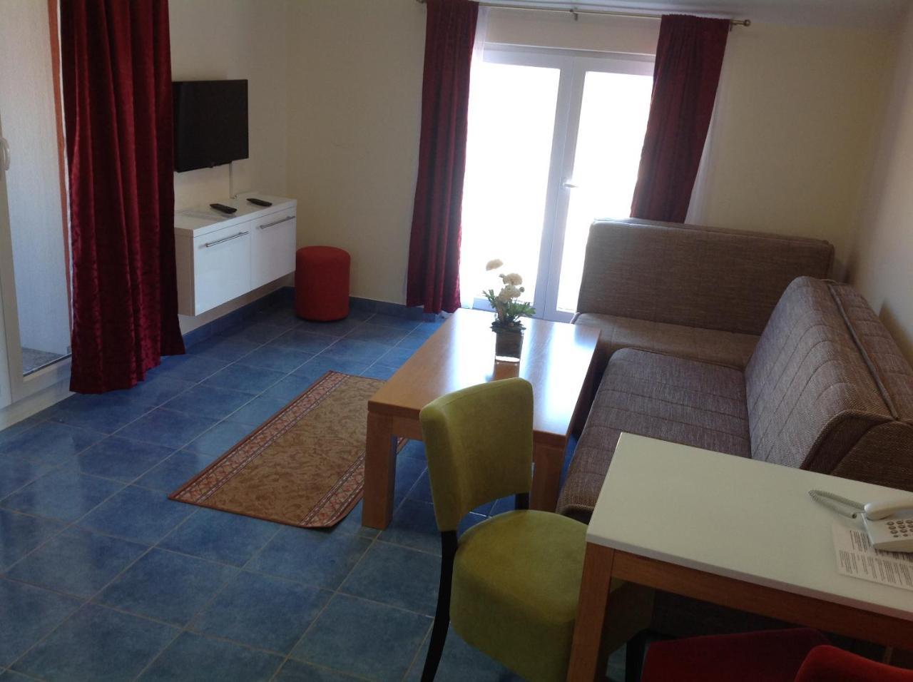 Hotel Livadic & Restaurant Ližnjan Dış mekan fotoğraf