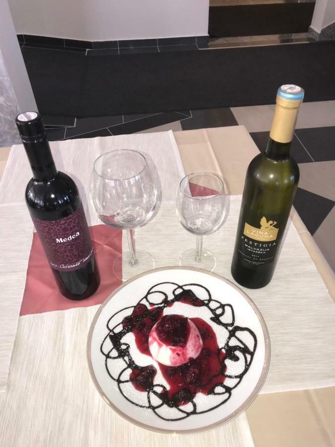 Hotel Livadic & Restaurant Ližnjan Dış mekan fotoğraf